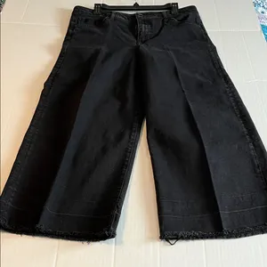 H&M Women's Black Wide-Leg Cropped Distressed Hem Jeans Size 14 thumbnail 4