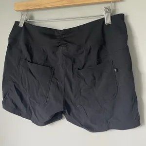 Mountain Hardwear Athletic Outdoor Hiking Shorts Gorpcore Black Women's Size Med thumbnail 4