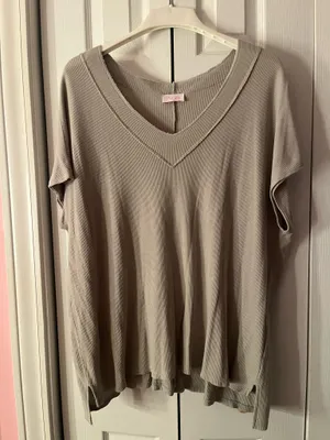 Pink lily v neck top thumbnail 1
