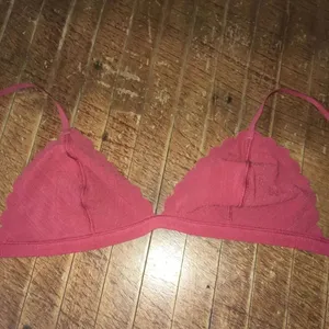 Victoria’s Secret coral pink scalloped edge M Barbiecore bralette thumbnail 2