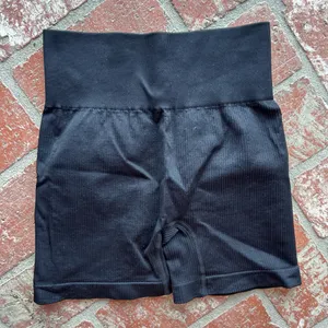 NWOT Women's Black Ribbed Workout Set thumbnail 6