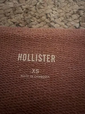 Off-The-Shoulder Hollister Long Sleeve thumbnail 2