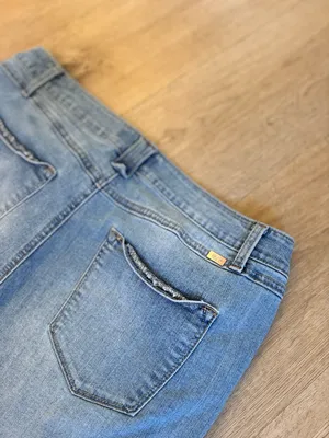 1822 Denim Women's Distressed Mid Rise Jean Shorts Size 14 thumbnail 4