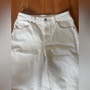 PINK Victoria's Secret Wide-Leg Jeans in Cream thumbnail 3