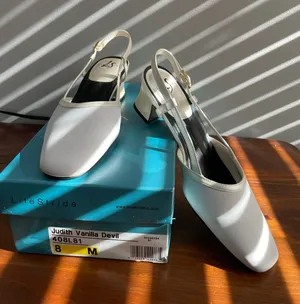 Life Stride White Judith Slingback Block Heel Pumps Size 8 thumbnail 1