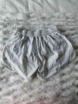 Lululemon Hotty Hot Shorts 4" Low-Rise Size 4 thumbnail 3