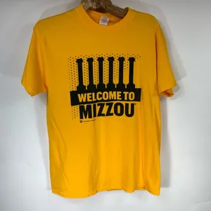 Welcome to Mizzou Gold T Shirt w Columns Graphic Tee Size Medium thumbnail 5