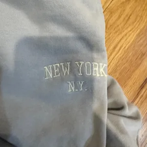 Brandy Melville John Galt Light Blue New York Rosa Sweatpants thumbnail 4