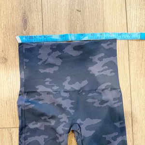 Spanx Black Camo Seamless Leggings Size Small High Waist Sculpting Athleisure thumbnail 3