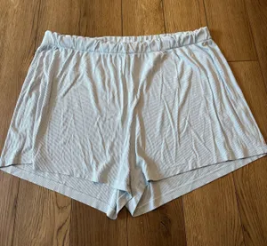 Skims lounge shorts thumbnail 1