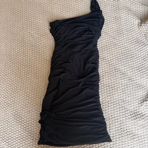 Missguided Black One Shoulder Ruched Mini Dress thumbnail 2