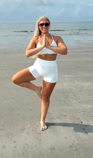 White Workout Set Amazon thumbnail 1