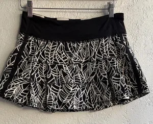 Lululemon Black and White Leaf Print Women's Skirt thumbnail 1