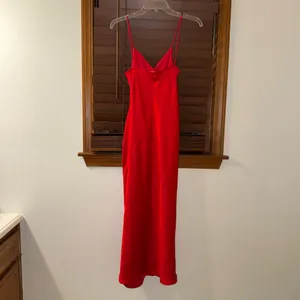 PRE-OWNED Zara Red Satin Lingerie Style V-Neck Slit Midi Dress XS 8116/845/600 thumbnail 7