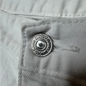 UNIQLO White Denim Bermuda Shorts 29 Coastal Clean Girl Minimalist thumbnail 5