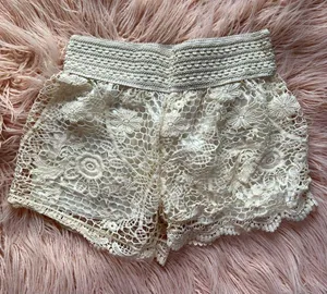 4/$10 ❣️ Boho Cream Lace Shorts thumbnail 3