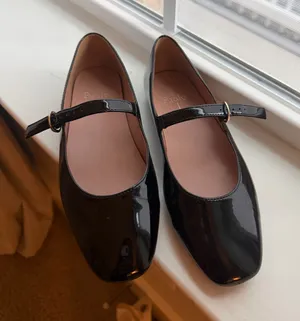 Black patent Mary Jane flats Size 7 thumbnail 1