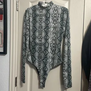 Meshki Gray Snakeskin Long Sleeve Thong Bodysuit Clubcore Going Out Y2K Glam thumbnail 2
