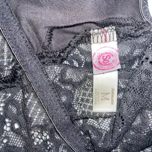 SO Intimates Black Floral Lace V-Neck Bralette Wireless Size Medium thumbnail 4