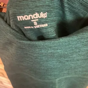 Manduka PRESENCE Compression Yoga Workout Tights Women's Small Green Leggings thumbnail 3