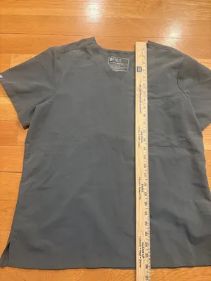 Figs Size Large (L) V-Neck Scrub Top with Chest Pocket thumbnail 3