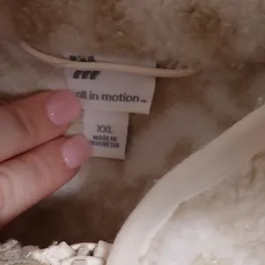 All in Motion Women's Sherpa Cropped Jacket - Beige and white leopard size XXL thumbnail 8