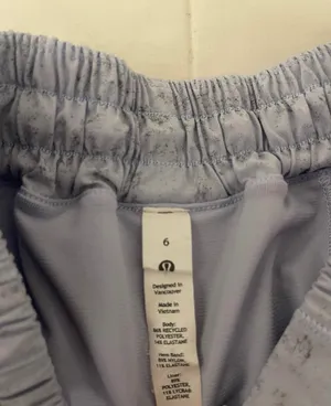 Lululemon Hotty Hot Short 2.5” thumbnail 3