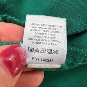 Figs Casma Three-Pocket Scrub Top in Limited Edition Kelly Green XXS Medical thumbnail 9