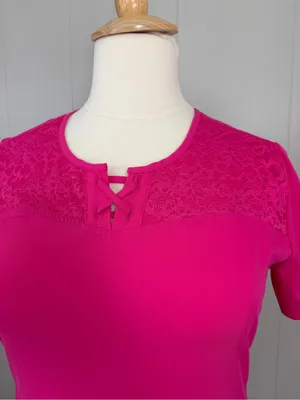 Betsey Johnson Pink Lace Yoke Scrub Top Women’s Large Nurse Medical thumbnail 2