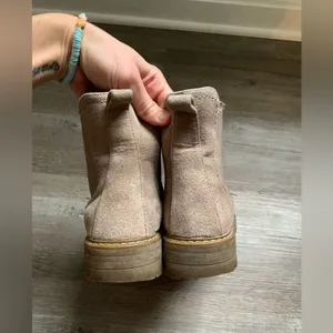 Cliffs Booties Chelsea Boots Tan Nude Beige Comfy Boots Size 7 M thumbnail 6