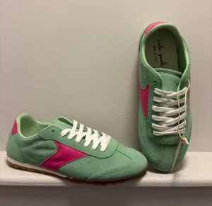 NWOB Mila Paoli Sneakers Size 6.5 thumbnail 1