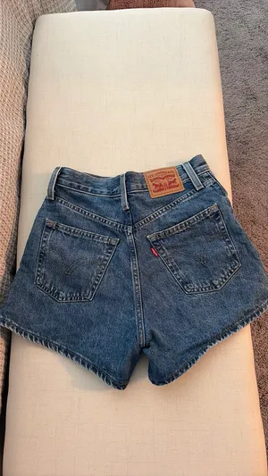High-Waisted Levi’s Mom Shorts thumbnail 3