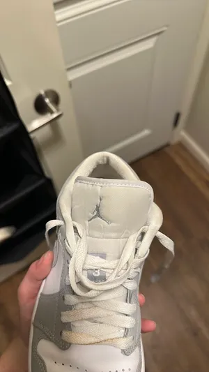 Nike Air Jordan 1 Wolf Gray thumbnail 11
