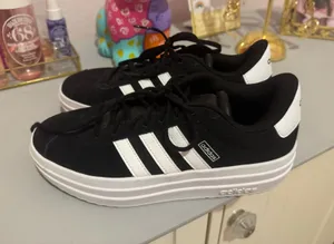 Black Adidas Shoes thumbnail 3