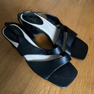 CB Collections 2436-01 SENSATION Black Heels Size 8.5 thumbnail 1