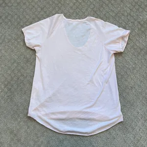 Aritzia Wilfred Scoop Neck Short Sleeve T Shirt Light Pink Rolled Hem Size Small thumbnail 3