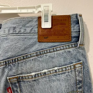 Levi's Premium 501 Cut‎ Off Denim Shorts Size 28 thumbnail 6