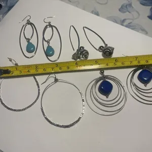 Women’s Lot Of 4 Silver Tone Dangle Costume Earrings Pierced Beaded Mix thumbnail 8