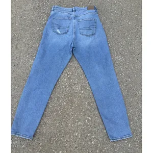 American Eagle Mom Straight Distressed Jeans Medium Wash Stretch‎ Size 4 Regular thumbnail 6