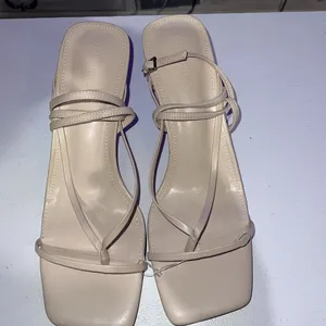 As seen on Kate Upton piepiebuy kitten heel sandals size 9.5 thumbnail 3