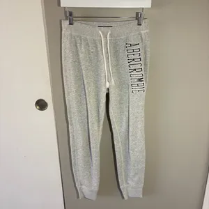 Abercrombie & Fitch Heritage Logo Full-Zip Hoodie and Matching Sweatpants Set Two Piece thumbnail 4