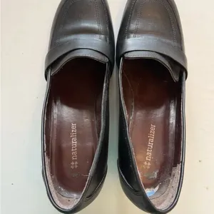Naturalizer Leather Heeled Women’s 7.5 Slip-On Comfort Dress Shoes Black Classic thumbnail 2