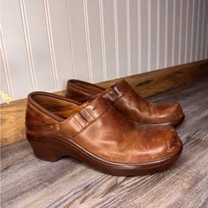 Ariat Womens Leather Professional Brown Clogs Slip On Round Toe Non Slip Size 8 thumbnail 2