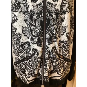 Onque Casuals Black White Damask Print Bomber Jacket Zipper‎ Pockets Size M thumbnail 2