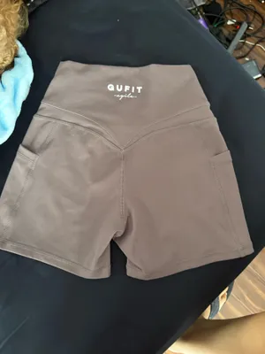 Seamless Crossover Sculpt Legging Shorts with Pockets thumbnail 2