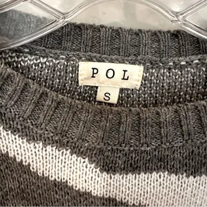 POL Prudencia Zebra Sweater Women's Small Gray‎ White Animal Print Crewneck thumbnail 2