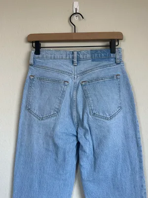 Abercrombie & Fitch The 90’s Straight Ultra High Rise Split Hem Jeans thumbnail 8