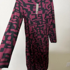 NWT Sweaty Betty Black Long Sleeve Jersey Knit Graphic Sweater Midi Dress Size 8 thumbnail 3