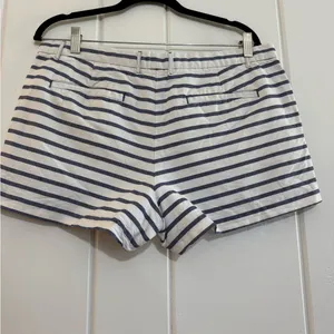 Gap Striped Women's Shorts 4” inseam size 12 Navy and White thumbnail 2