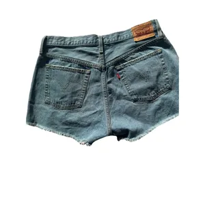 Levi’s 501 Women’s Cut Off Denim Shorts Size W32 Ripped Distressed thumbnail 12